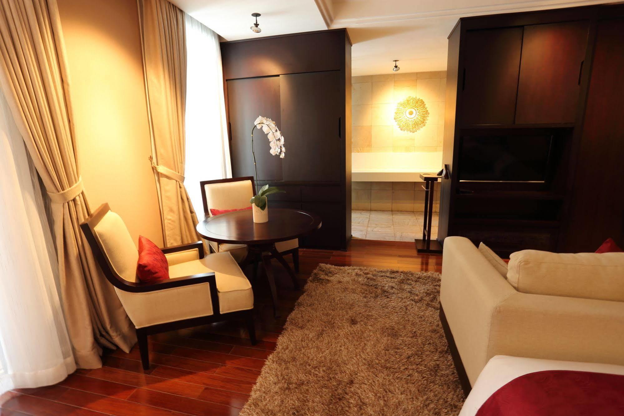 Arunreas Hotel Phnom Penh Extérieur photo