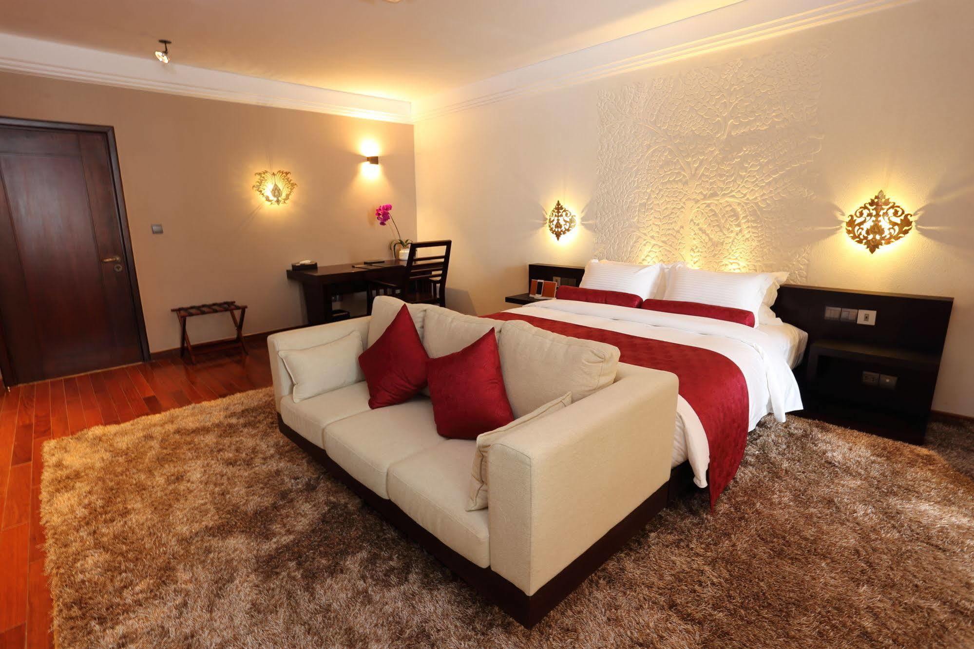 Arunreas Hotel Phnom Penh Extérieur photo
