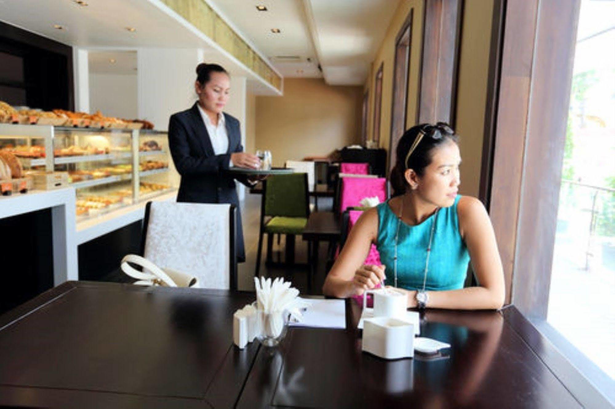 Arunreas Hotel Phnom Penh Extérieur photo